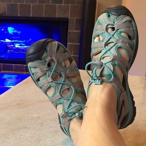 Keen water shoes aqua sz 9.5 to 10, gently worn